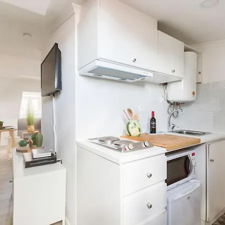 Casa Com Alma Portuguesa @ Bairro Alto Ii