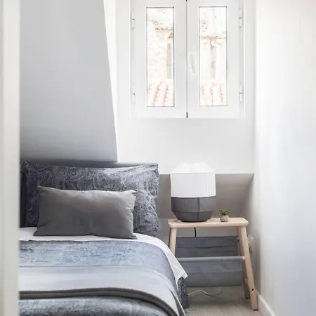 Casa Com Alma Portuguesa @ Bairro Alto Ii